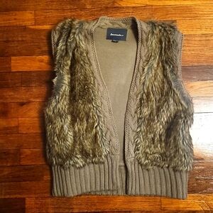 💦 Spring Sale💦 Warm Faux Fur Tan Vest with Chunky Cable Knit Accents